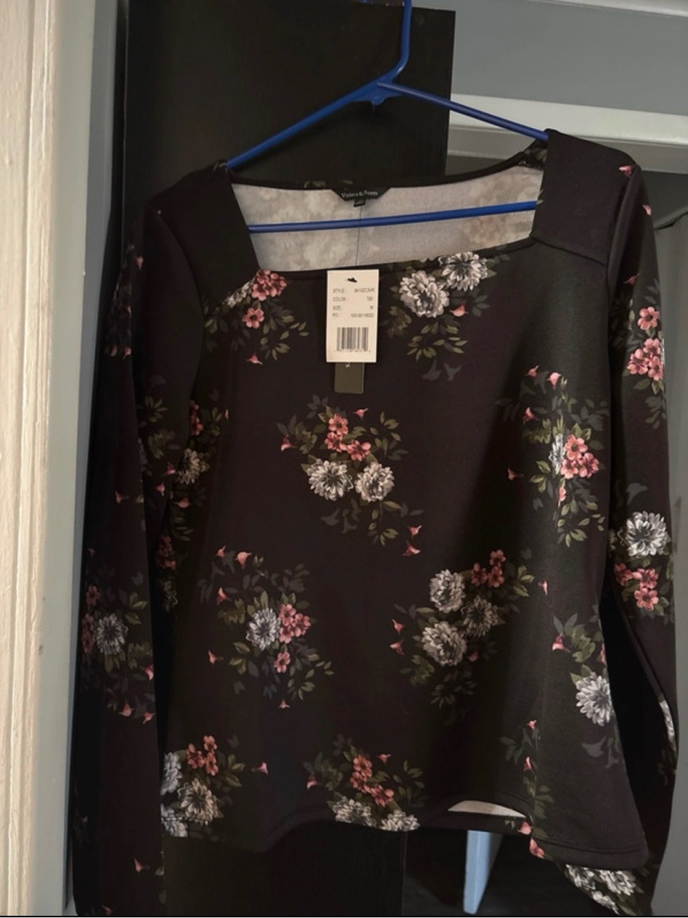 Square-Neck Long Sleeve Floral Top in Black